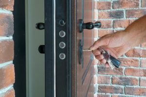 La porte blindée assure la sécurité, c'est un top équipement anti-effraction